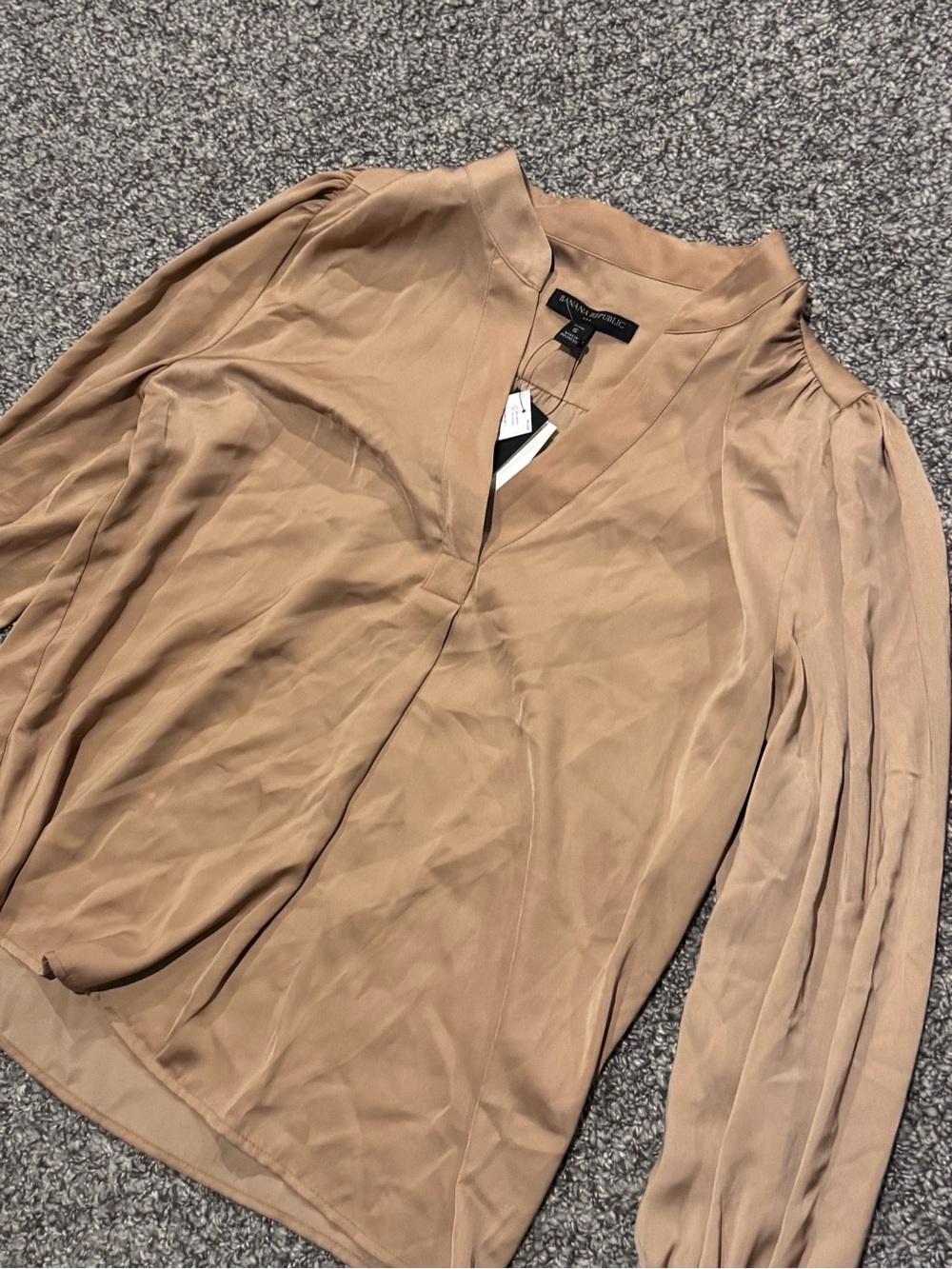 NWT Banana Republic Satin Tan Blouse - Picture 2 of 7